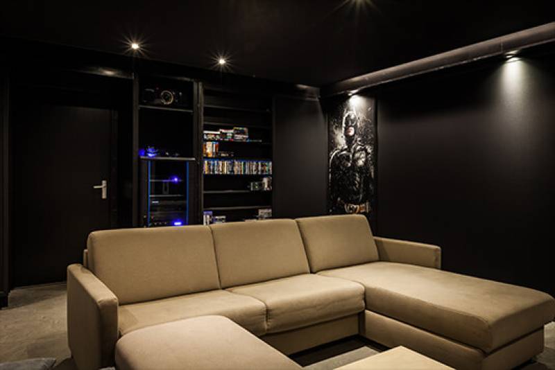 Dark Knight Cinema by Beter Beeld & Geluid gallery image 2