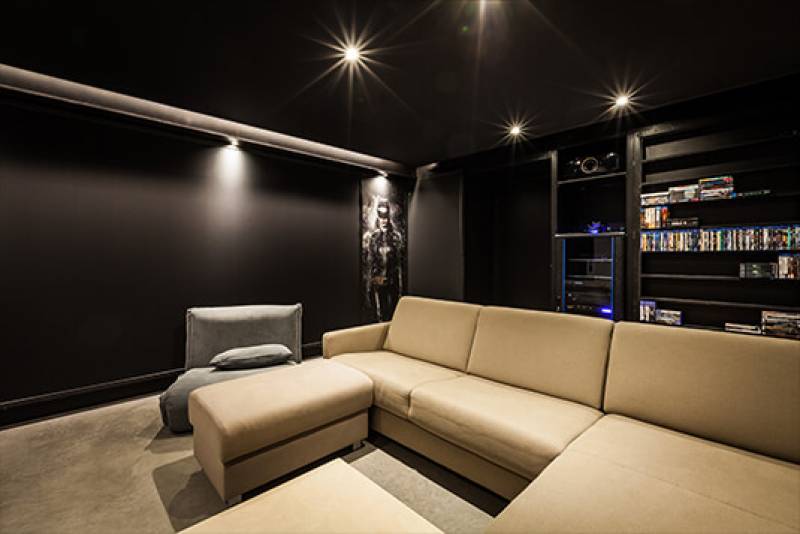 Dark Knight Cinema by Beter Beeld & Geluid gallery image 2