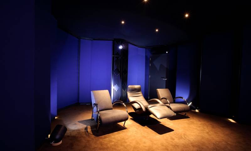 The Blue Room - JBL Synthesis One Array, Sony and Screen Excellence gallery image 2