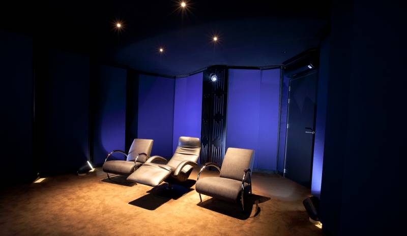 The Blue Room - JBL Synthesis One Array, Sony and Screen Excellence gallery image 2